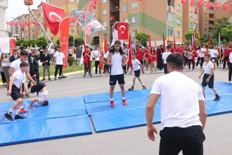 Çayırova’da 19 Mayıs coşkusu