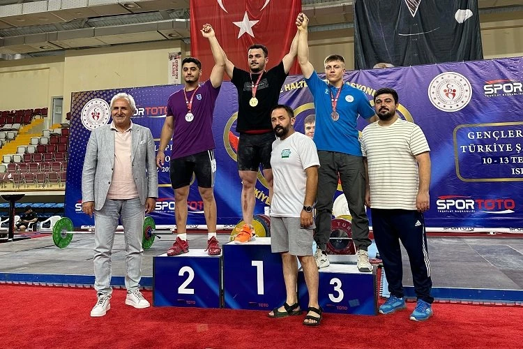 Nevşehirli halterci Serdar Benli Türkiye üçüncüsü