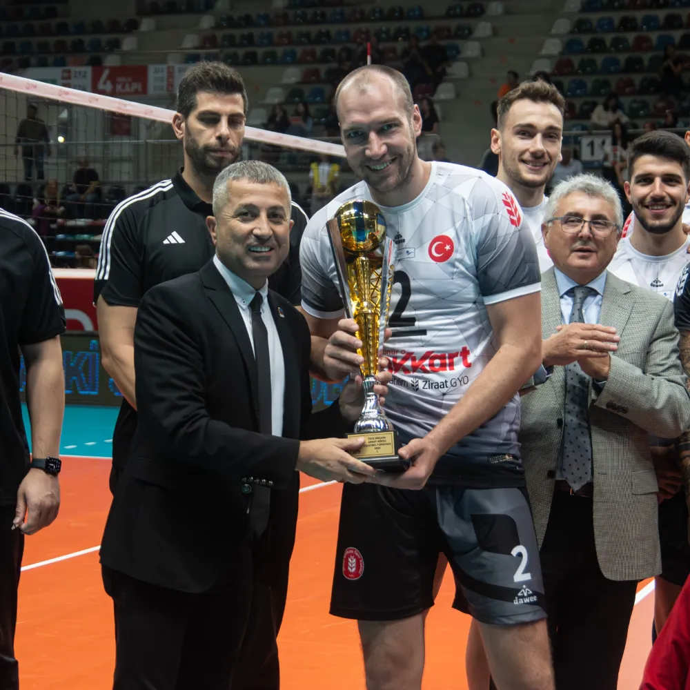 TSYD Ankara Ahmet Göksu Voleybol Kupasını Ziraat Bankkart kazandı.