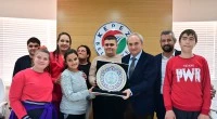 Kocagöz’den özel çocuklara “Her zaman emrinizdeyim”