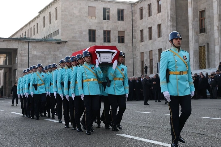 Eski bakan Nahit Menteşe son yolculuğuna uğurlandı