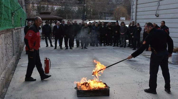 BAŞKANIMIZ, BELEDİYEMİZ İŞÇİ VE MEMURLARIMIZ İÇİN DÜZENLEDİĞİMİZ ACİL DURUM TATBİKATINA KATILDI