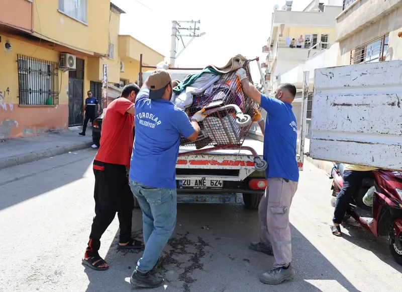 TOROSLAR’DA HALK SAĞLIĞINI TEHDİT EDEN İKİNCİ EL SATIŞLARINA GEÇİT YOK