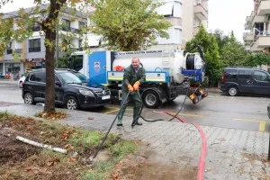 Yalova Belediyesi Sağanak Yağışlara Karşı 7/24 Çalışıyor