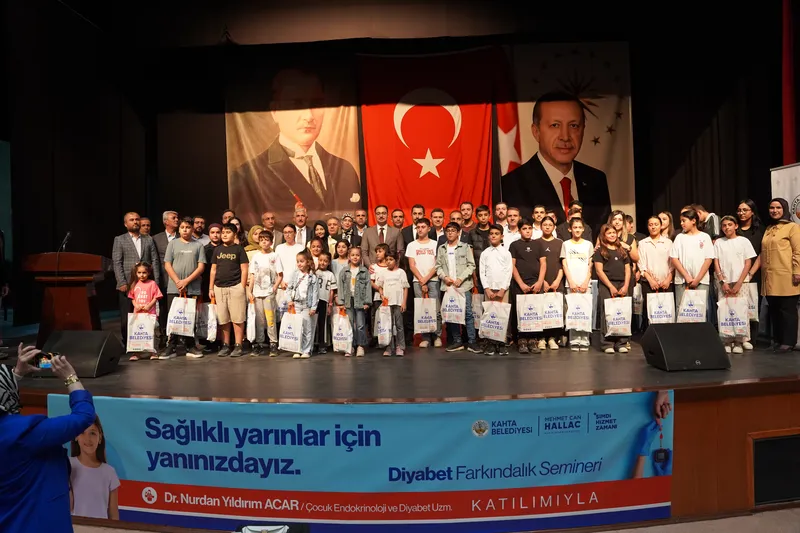 Kahta Belediyesi Diyabet Farkındalık Semineri Düzenledi ve Çocuklara Diyabet Kitleri Dağıttı