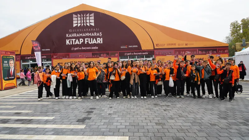 Ilıca Yeniyapan Ortaokulu Öğrencileri Kitap Fuarında Buluştu