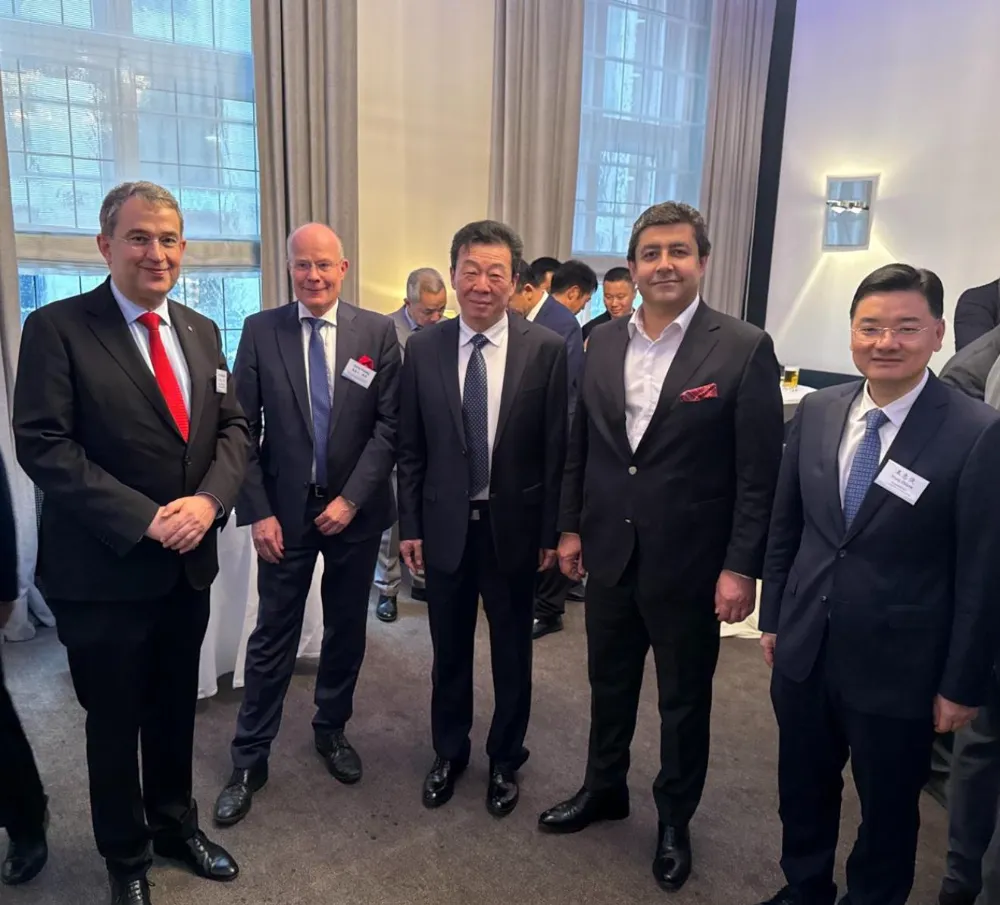 ALMANYA VE ÇİN’İN SANAYİ DEVLERİ             VE  DEVLET YETKİLİLERİ DÜSSELDORF’TA  BULUŞTU .!