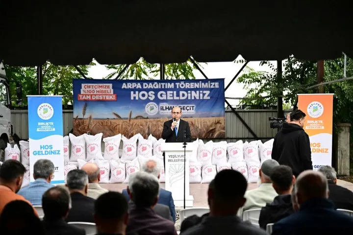 Yeşilyurt Belediyesi Küçükbaş Hayvan Yetiştiricilerine 50 Ton Arpa Desteği Sağladı