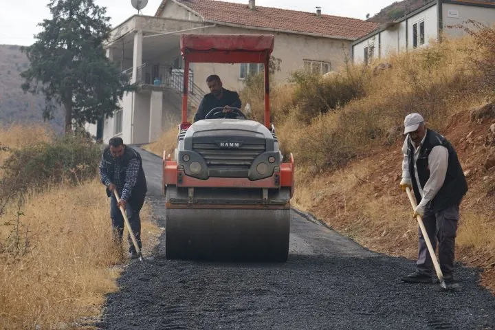 Yeşilyurt Belediyesi Kış Öncesi Asfalt Çalışmalarını Hızlandırdı