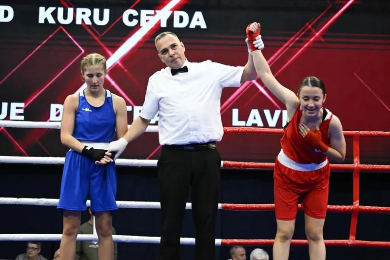 Merkezefendili Boksör Ceyda Kuru Avrupa Üçüncüsü Oldu