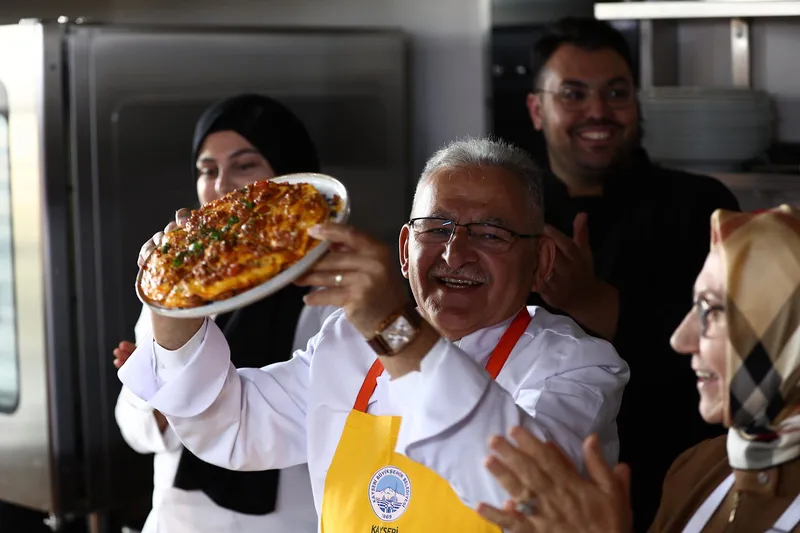 Büyükkılıç ve Eşi Ünlü Şeflerle Kayseri Yağlaması Yaptı