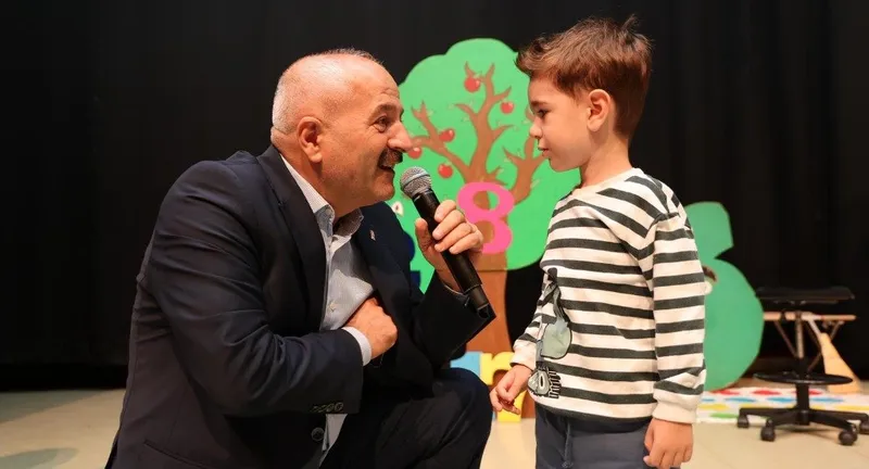 Gebze Belediye Başkanı Büyükgöz, Çocuk Tiyatrosunda Miniklerle Buluştu