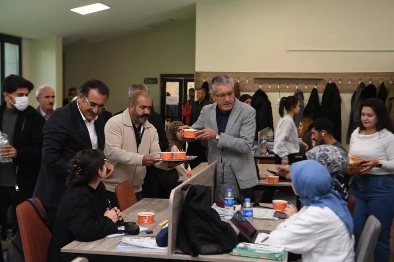 Muş Belediye Eşbaşkanı Sırrı Söylemez, Gençlerle Sabah Sohbetinde Buluştu