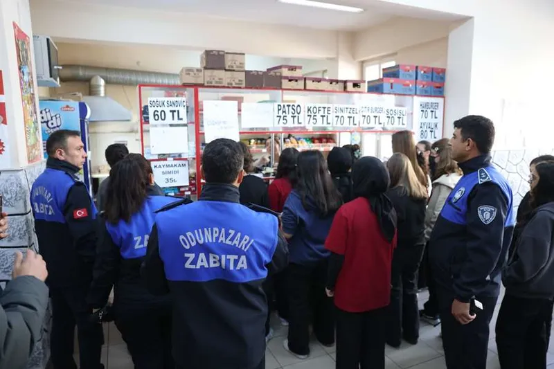 ZABITA EKİPLERİ OKUL KANTİNLERİNİ DENETLEDİ