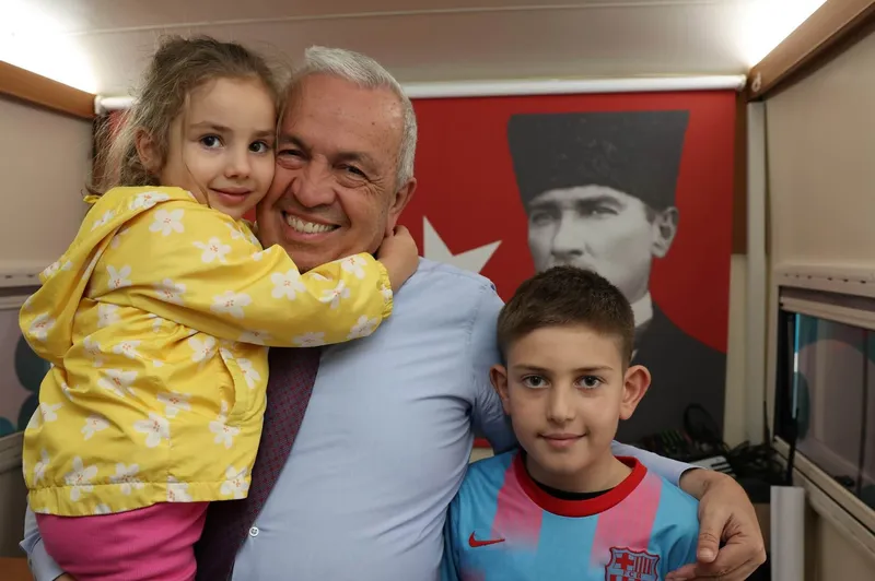 Nilüfer Belediye Başkanı Şadi Özdemir, 30 Ağustos Zafer Mahallesi