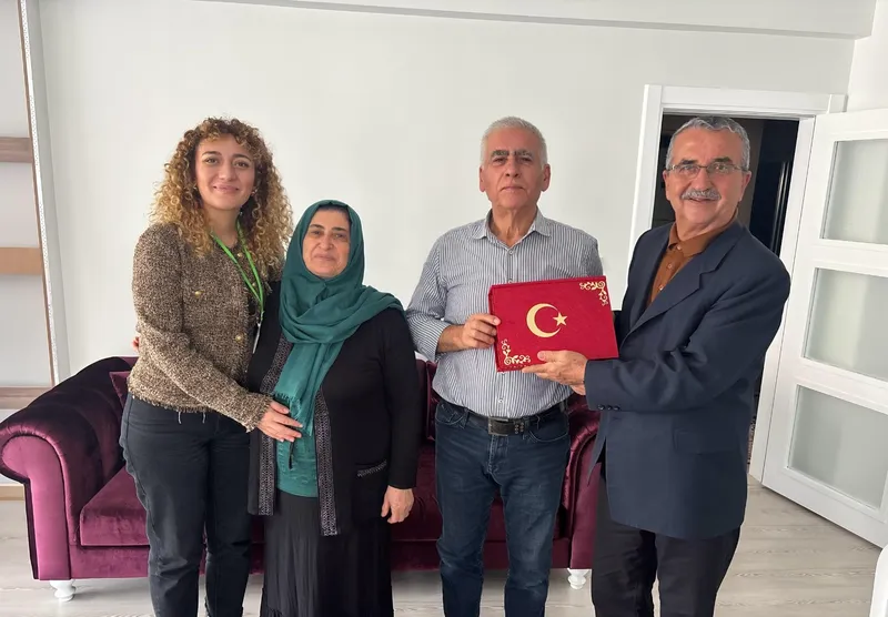 İzmit Belediyesi Kıbrıs Gazilerini Evlerinde Ziyaret Etti