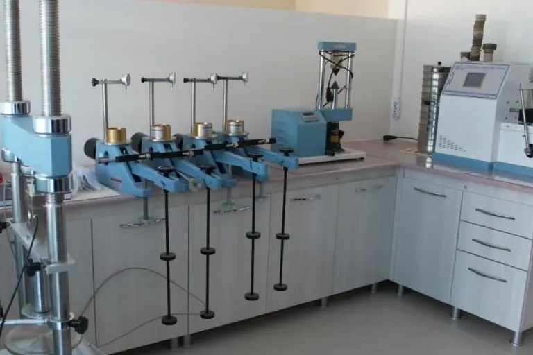 Deprem hasarlı illere ek laboratuvar izni... Yapı Malzemeleri ve Zemin Laboratuvarları Yönetmeliği