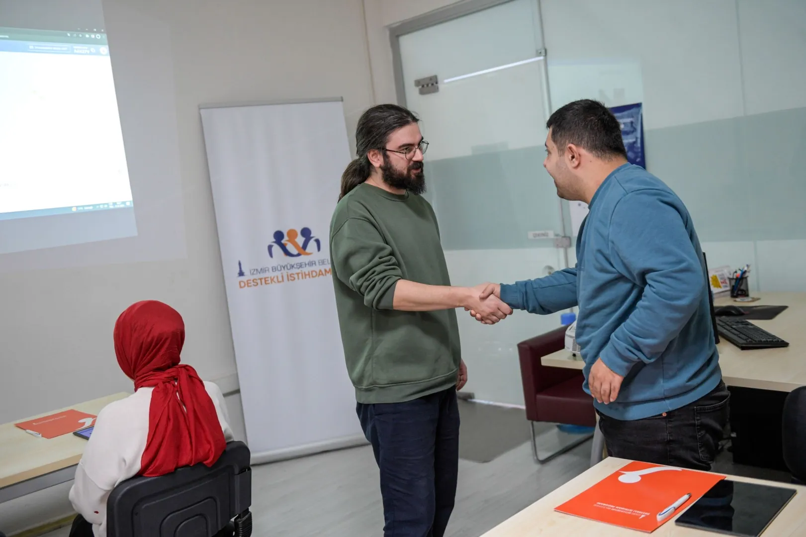 İzmir’de 53 engelli çalışma hayatına katıldı