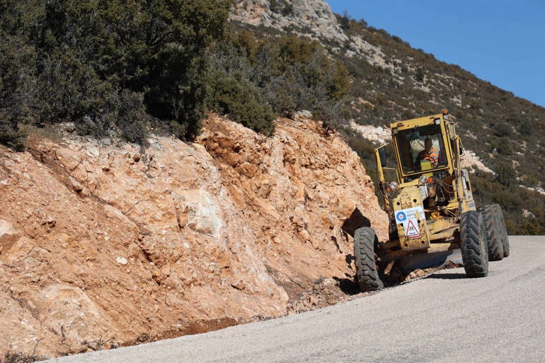 Grup yolları aşırı yağışlardan korunuyor