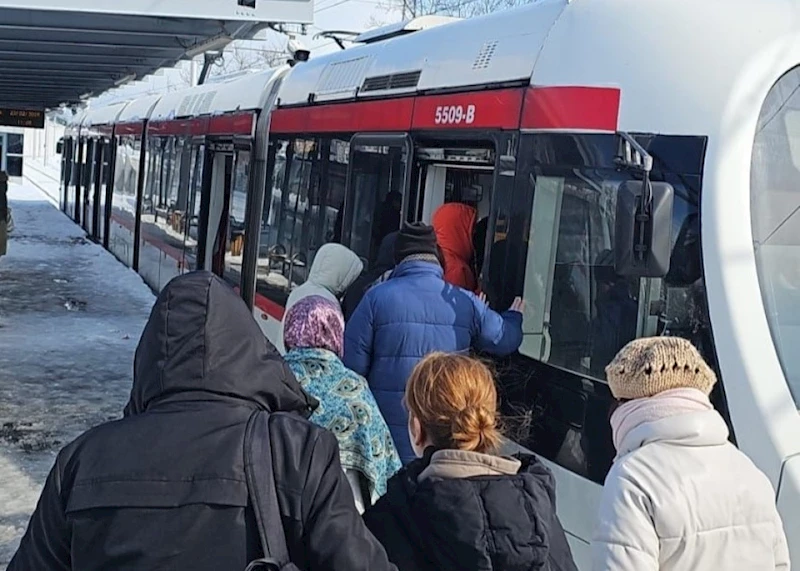 Büyükşehir’den yoğun kar yağışına rağmen kesintisiz ulaşım