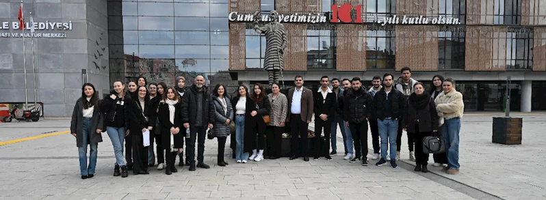 ÇOMÜ Öğrencilerinden Yeşil Yerel Yönetim Binası ve Kültür Merkezi Ziyareti