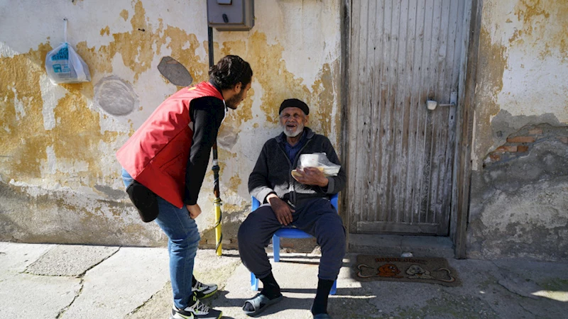 Büyükşehir’in Gönül Sofrası: Ulu Çınarlara Her Gün Sıcak Bir Dokunuş