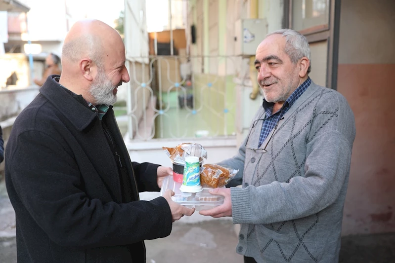 BAŞKAN ÇOLAKBAYRAKDAR, BÜYÜKLERİN GÖNLÜNÜ KAZANIYOR, HAYIR DUALARINI ALIYOR