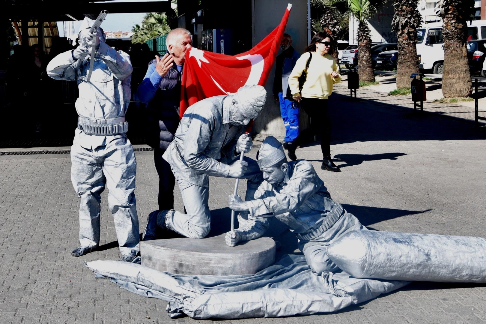 İzmir Bornova’da 18 Mart coşkusu ve şehitlere saygı