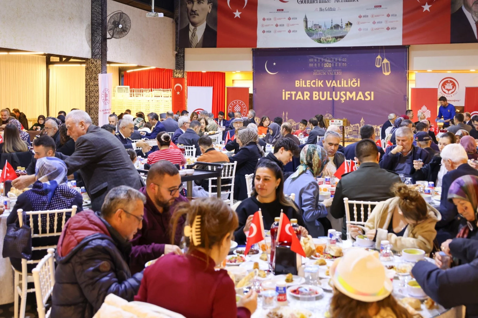 Bilecik Valisi Aygöl, şehit aileleri ve gazilerle iftar programında buluştu