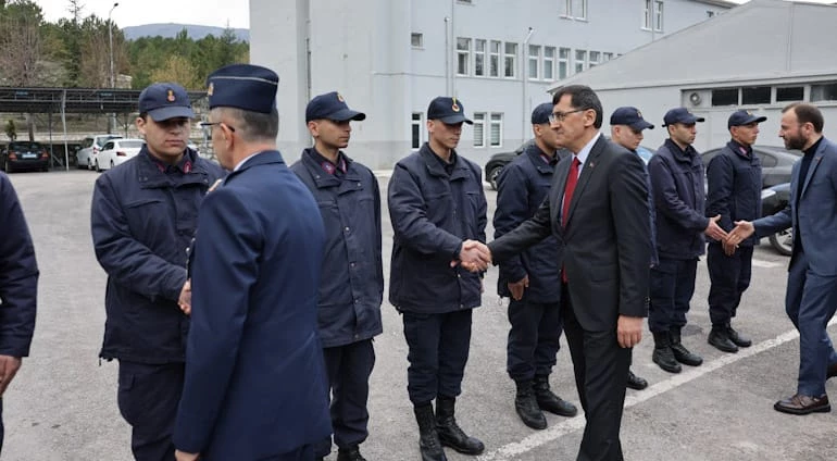 BELEDİYE BAŞKANIMIZ EYÜP KAHVECİ’DEN EMNİYET VE JANDARMA TEŞKİLATIMIZA BAYRAM ZİYARETİ