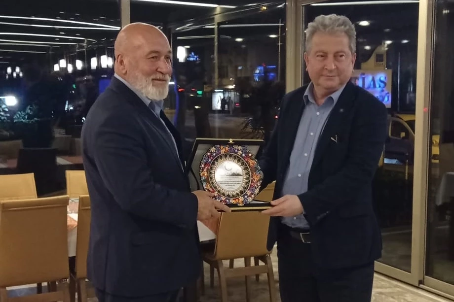 Enerji Bir-Sen Genel Başkanı Tombul’a plaket