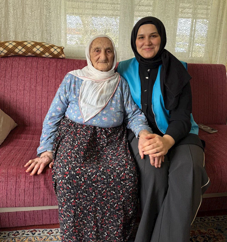 Sakarya’nın 105 yaşındaki çınarına tebessüm oldular