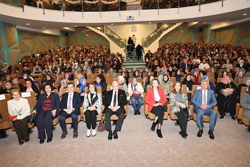 Yazar Müge İplikçi Nilüferli kadınlarla buluştu