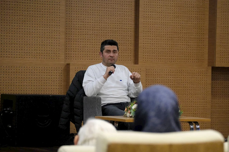 “Edebiyat sadece estetik bir uğraş değildir”