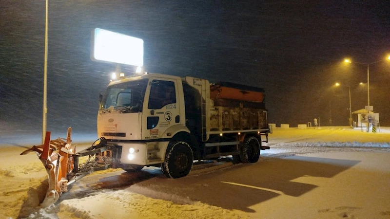 Büyükşehir’den Kar Yağışına Karşı Etkin Müdahale; Yüzlerce Araç ve Personel Sahada