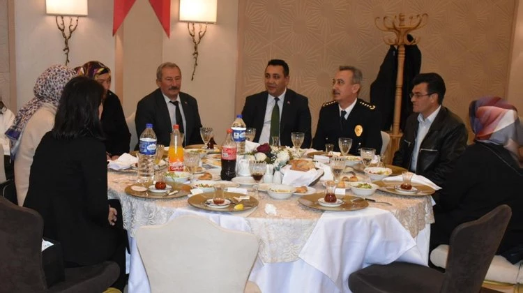 BAŞKANIMIZ, 10 NİSAN POLİS HAFTASI MÜNASEBETİYLE DÜZENLENEN YEMEK PROGRAMINA KATILIM SAĞLADI