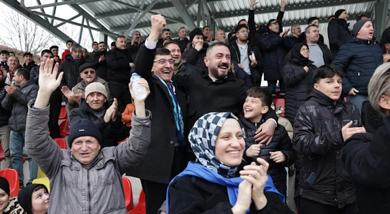 BELEDİYE BAŞKANIMIZ EYÜP KAHVECİ GENÇLERİMİZİ YALNIZ BIRAKMADI