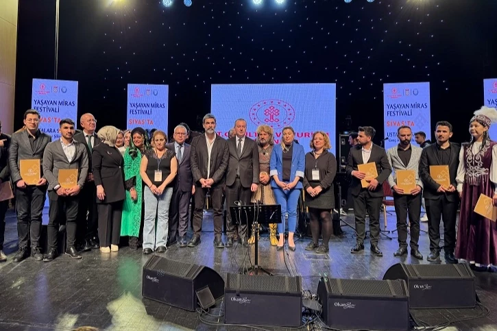 Sivaslı sanatseverlerden 