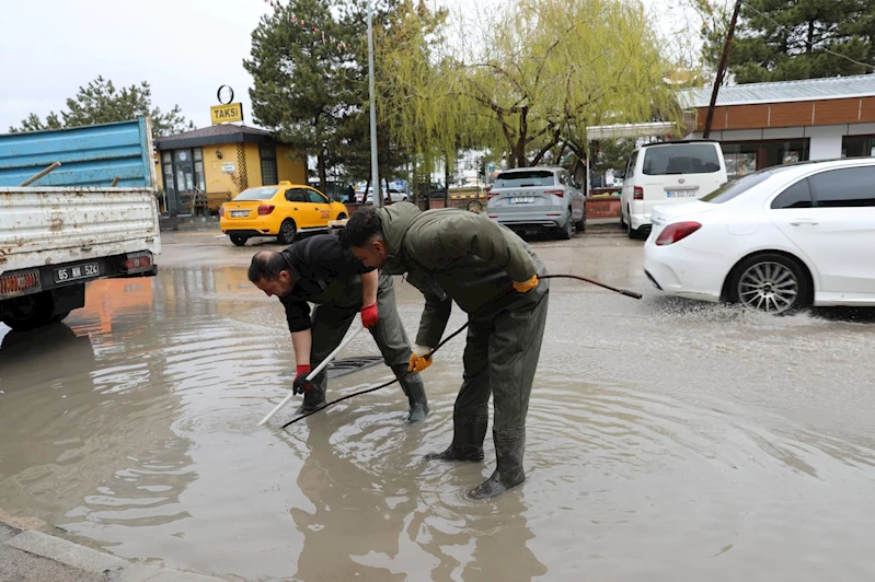 İpekyolu Belediyesi’nden Yağış Sonrası Hızlı Müdahale: Ekipler seferber edildi