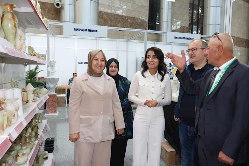 Başkan Seyhan Kılınçarslan, İzmir Fuarında İscehisar’lı Firmaları Yalnız Bırakmadı