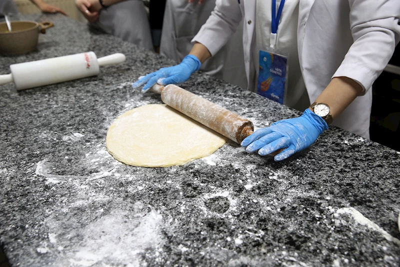 Uluslararası öğrenciler Türk mutfağını SAMEK çatısı altında öğrendiler