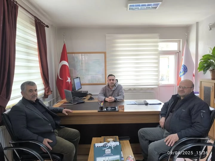 Başkan DEMİR, 10 Nisan Polis Haftası dolayısıyla İlçe Emniyete ziyaret etti.