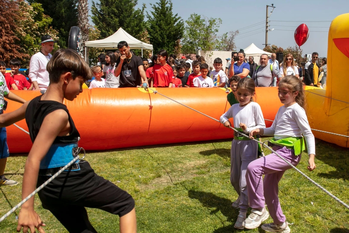 İzmir Güzelbahçe’de çocuklardan büyük ilgi