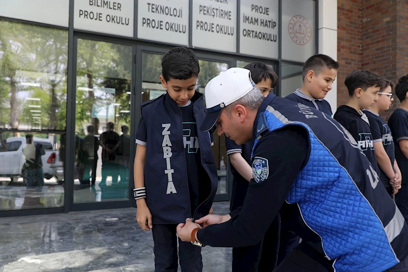 23 Nisan’da denetimleri minik zabıtalar yaptı