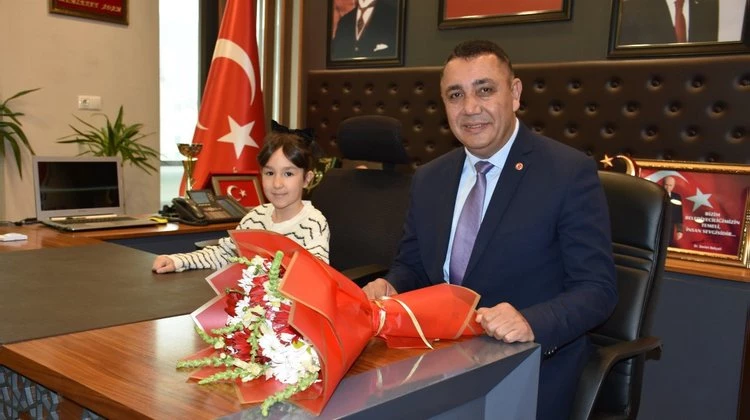 BAŞKANIMIZ, BELEDİYE BAŞKANLIĞI GÖREVİNİ FEVZİPAŞA İLKOKULU ÖĞRENCİSİ SILA ANAÇ’A DEVRETTİ