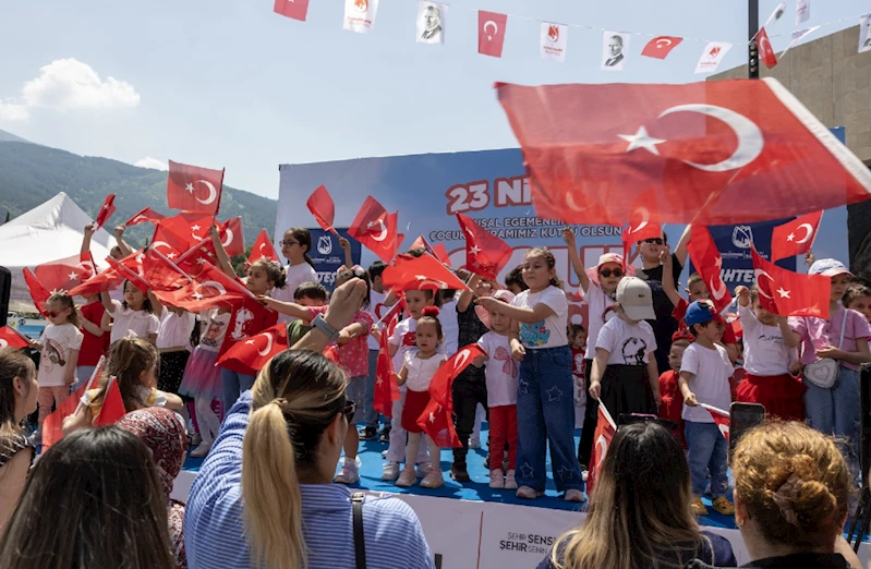 YUNUSEMRE’DE 23 NİSAN COŞKUYLA KUTLANDI