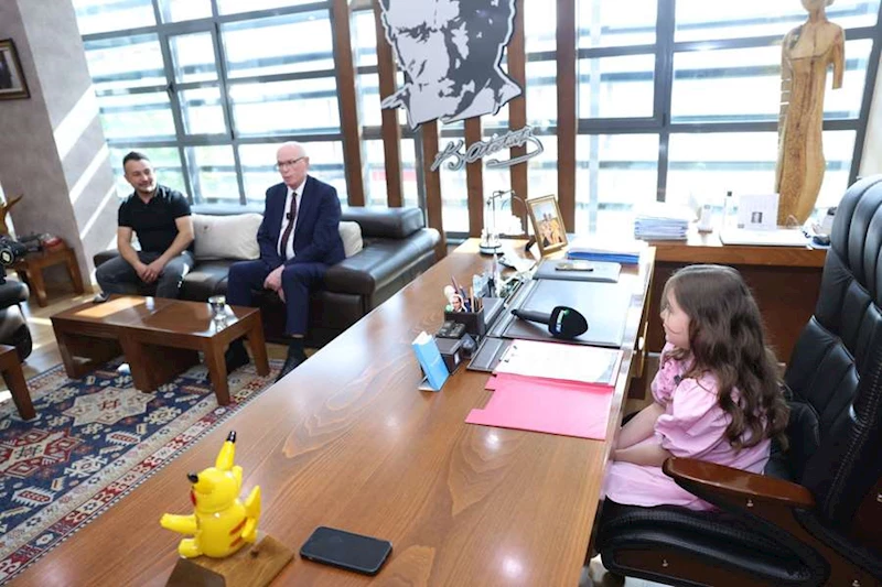 BAŞKAN KURT MAKAMINI ÇOCUKLARA EMANET ETTİ