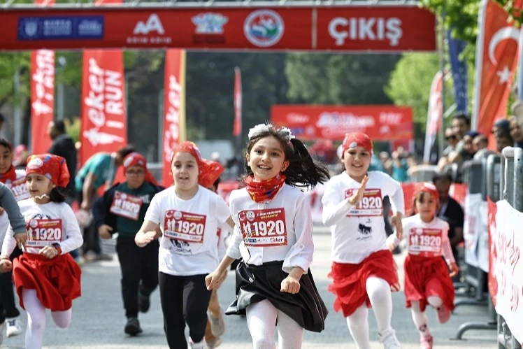 Binlerce çocuktan 23 Nisan