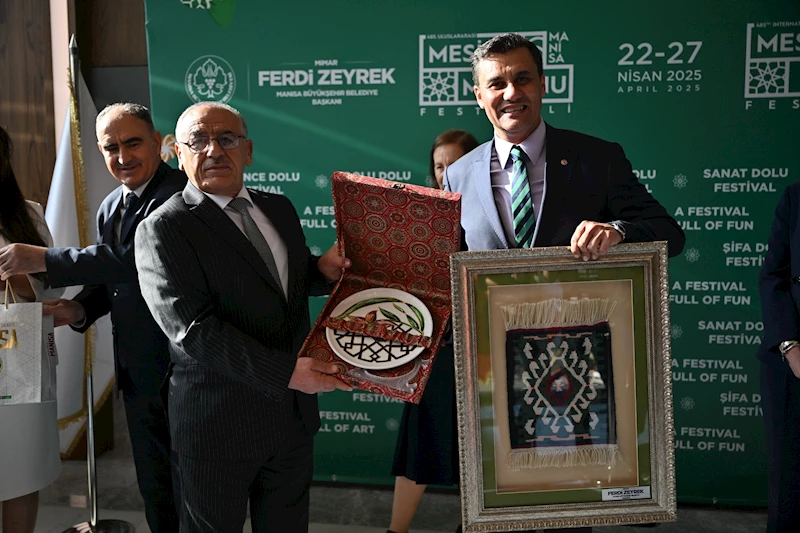 Mesir Festivali’nde hediyeler ve gönüller buluştu