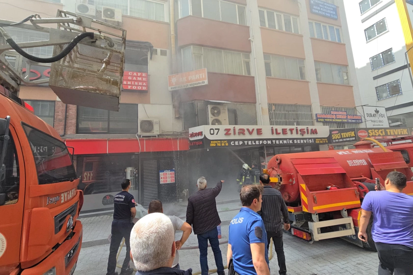 Antalya Kumluca’da iş hanında yangın paniği!